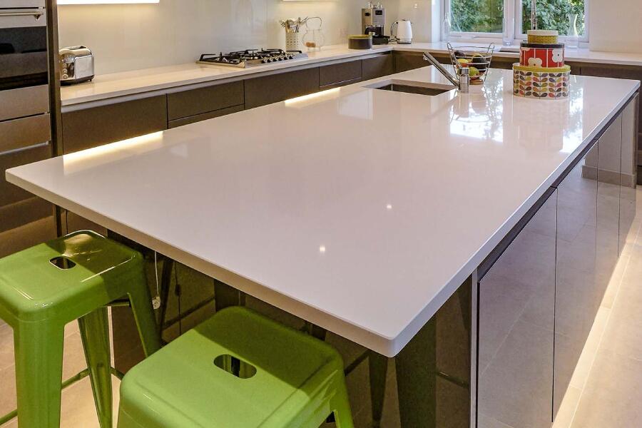 Thin quartz worktop