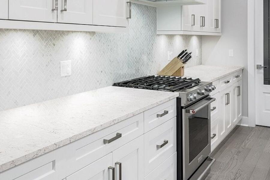white kitchen quartz