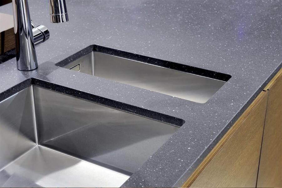Thin quartz worktop for sink