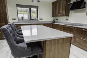 Thin quartz worktop edge detail